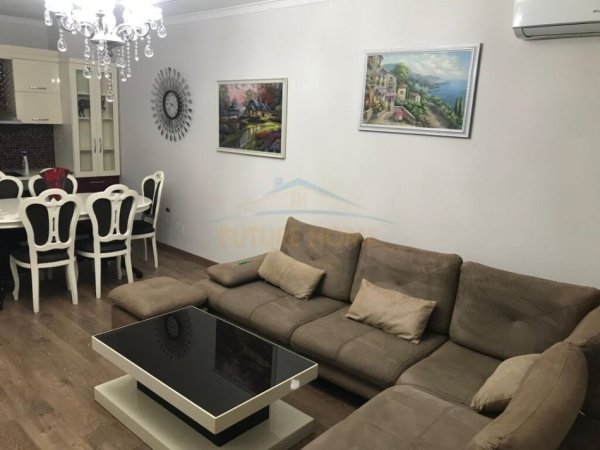 Tirane, jepet me qera 2+1+Ballkon Kati 2, 103 m² 800 € (Komuna e Parisit)