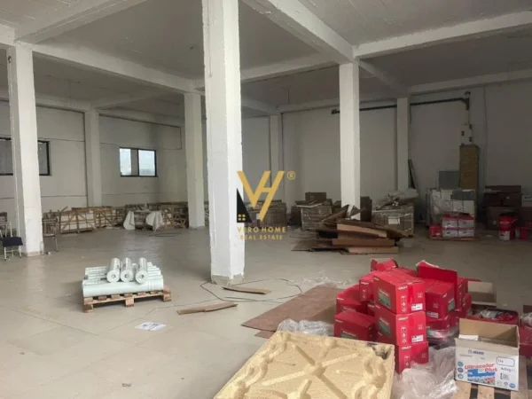 Tirane, jepet me qera magazine Kati 0, 380 m² 2.660 € (RRUGA 5 MAJI)