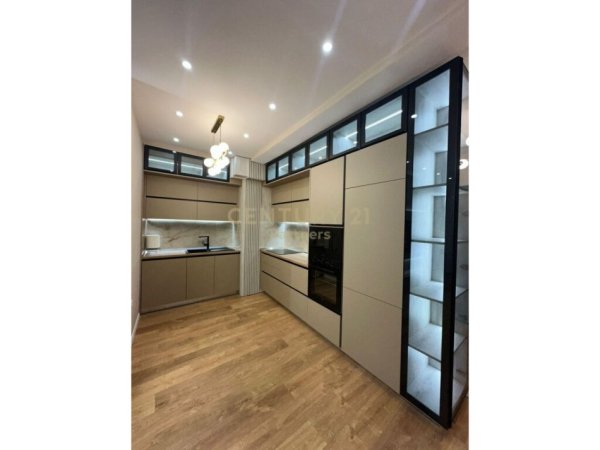 Tirane, jepet me qera apartament 2+1+Aneks Kati 2, 88 m² 1.500 € (Shkolla e Kuqe)