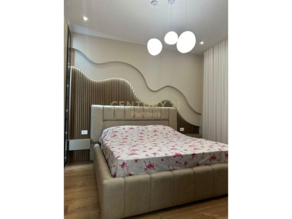 Tirane, jepet me qera apartament 2+1+Aneks Kati 2, 88 m² 1.500 € (Shkolla e Kuqe)