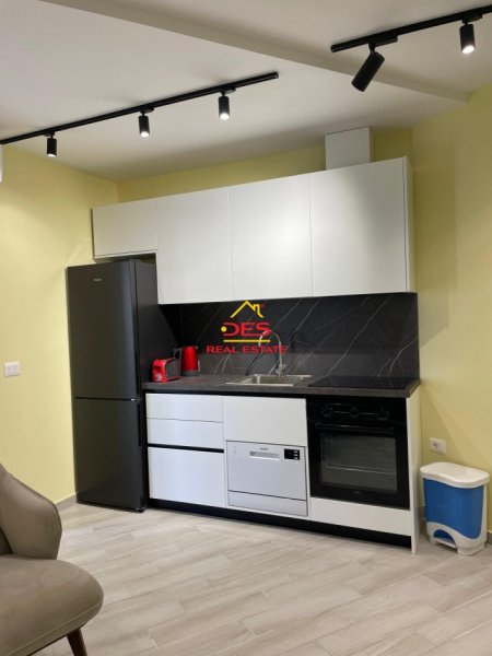 Vlore, jepet me qera apartament 1+1+Ballkon Kati 3, 75 m² 600 € (Rruga Çamëria)