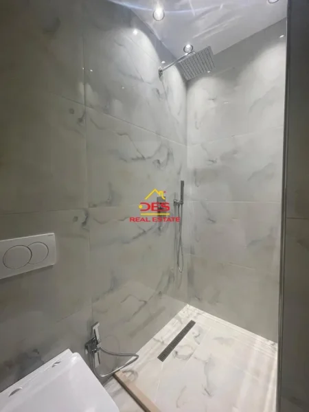 Vlore, jepet me qera apartament 1+1+Ballkon Kati 3, 75 m² 600 € (Rruga Çamëria)