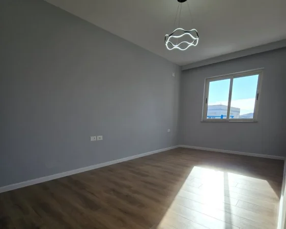 Tirane, shitet apartament 2+1+Aneks+Ballkon Kati 7, 100 m² 108.000 € (pallatet e verdha)