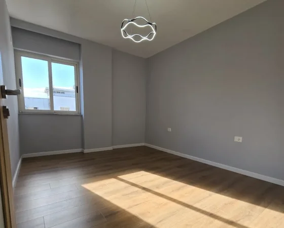 Tirane, shitet apartament 2+1+Aneks+Ballkon Kati 7, 100 m² 108.000 € (pallatet e verdha)