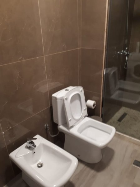 Tirane, jepet me qera apartament 1+1 Kati 2, 70 m² 550 € (Ali Demi, prane Maternitetit te Ri)