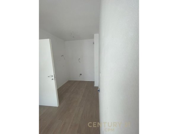 Tirane, shes apartament 2+1+Aneks Kati 3, 105 m² 247.000 € (Pazari I ri)