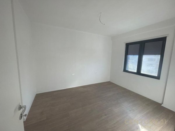 Tirane, shes apartament 2+1+Aneks Kati 3, 105 m² 247.000 € (Pazari I ri)