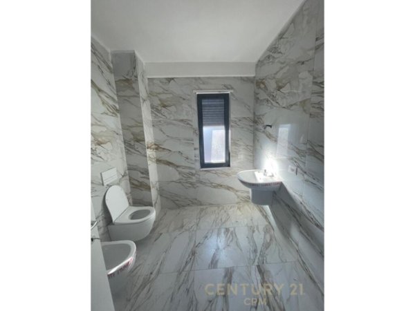 Tirane, shes apartament 2+1+Aneks Kati 3, 105 m² 247.000 € (Pazari I ri)