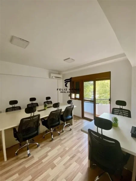 Tirane, jepet me qera zyre Kati 2, 75 m² 900 € (QENDER)