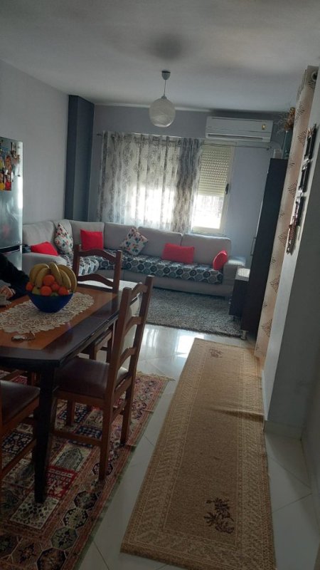 Tirane, jepet me qera apartament 2+1+Ballkon Kati 4, 89 m² 450 € (YZBERISHT)