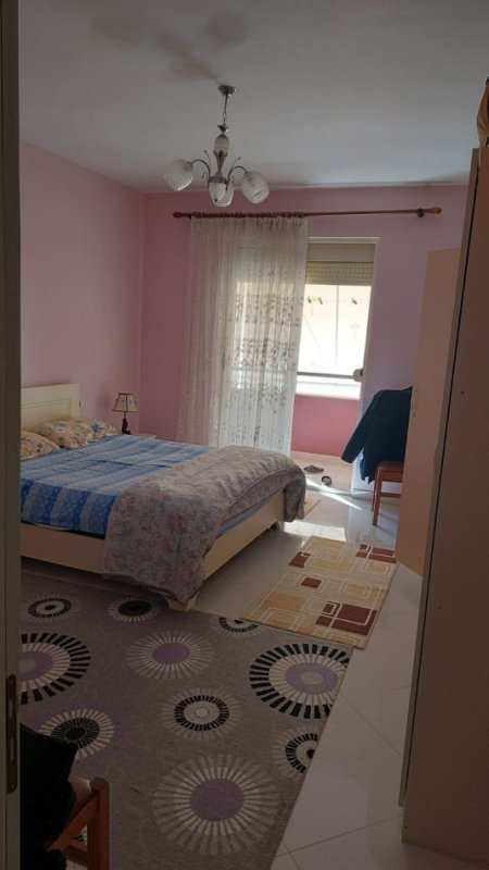 Tirane, jepet me qera apartament 2+1+Ballkon Kati 4, 89 m² 450 € (YZBERISHT)
