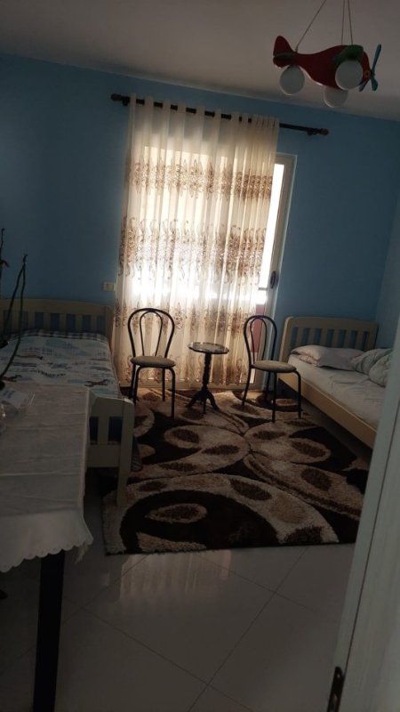 Tirane, jepet me qera apartament 2+1+Ballkon Kati 4, 89 m² 450 € (YZBERISHT)