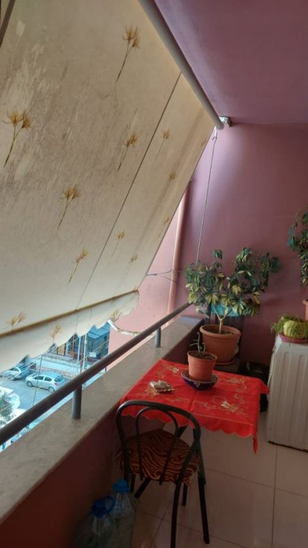 Tirane, jepet me qera apartament 2+1+Ballkon Kati 4, 89 m² 450 € (YZBERISHT)