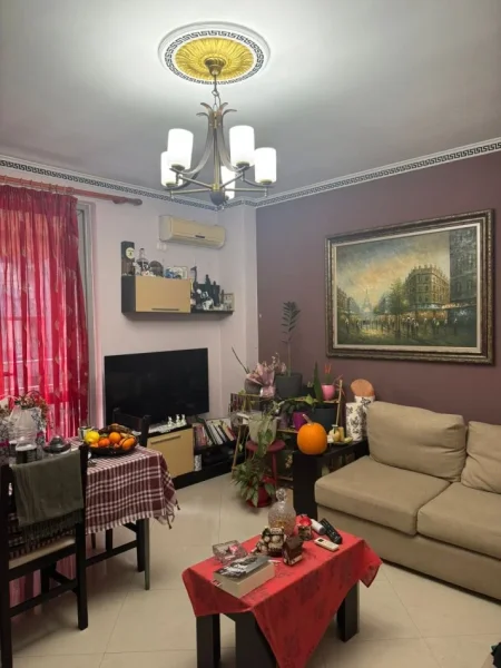 Tirane, jepet me qera apartament 2+1+Ballkon Kati 3, 89 m² 600 € (KOMUNA E PARISIT)