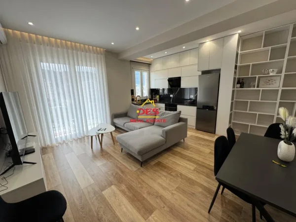Vlore, shitet apartament 2+1+Ballkon Kati 4, 90 m² 188.000 € (Rruga Pelivan Leskaj)