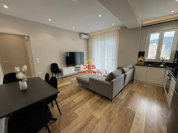 Vlore, shitet apartament 2+1+Ballkon Kati 4, 90 m² 188.000 € (Rruga Pelivan Leskaj)