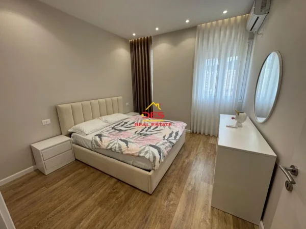 Vlore, shitet apartament 2+1+Ballkon Kati 4, 90 m² 188.000 € (Rruga Pelivan Leskaj)