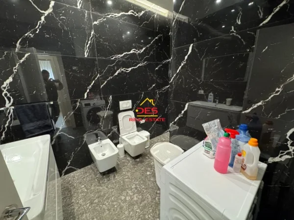 Vlore, shitet apartament 2+1+Ballkon Kati 4, 90 m² 188.000 € (Rruga Pelivan Leskaj)