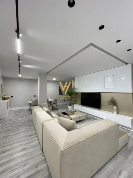 Tirane, jepet me qera 2+1+Ballkon Kati 7, 155 m² 2.300 € (BLLOKU)