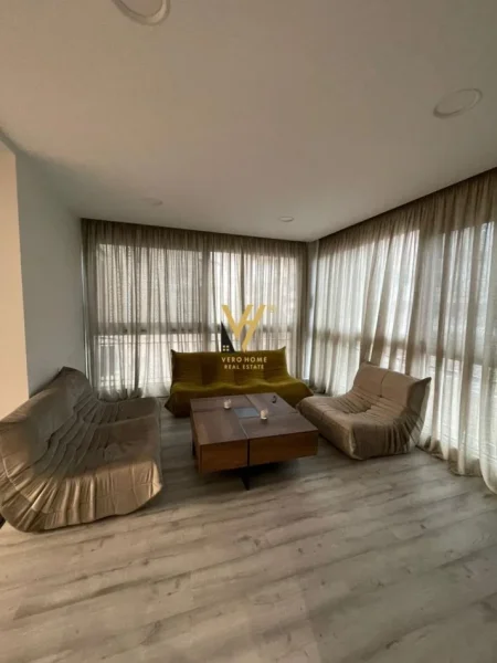 Tirane, jepet me qera 2+1+Ballkon Kati 7, 155 m² 2.300 € (BLLOKU)