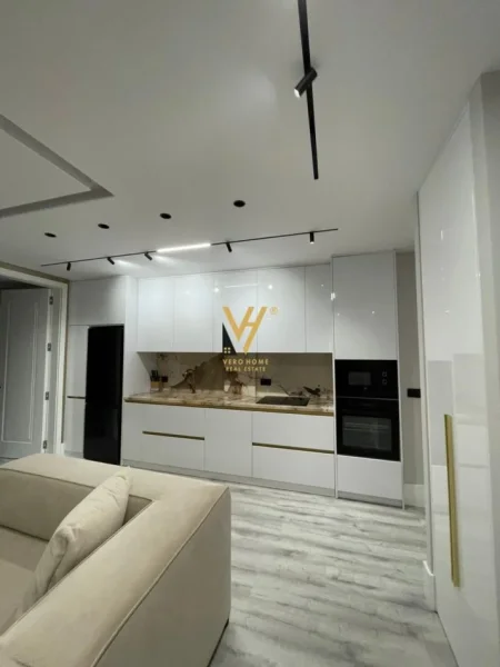 Tirane, jepet me qera 2+1+Ballkon Kati 7, 155 m² 2.300 € (BLLOKU)