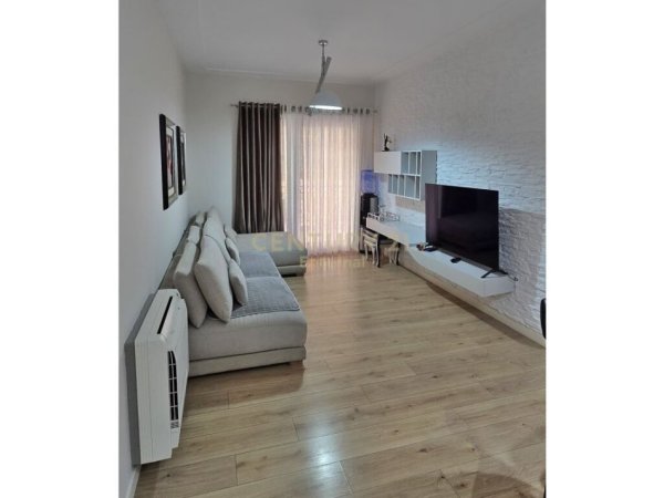 Tirane, jepet me qera apartament 1+1+Aneks+Ballkon Kati 5, 65 m² 700 € (KOMPLEKSI DELIORGJI)
