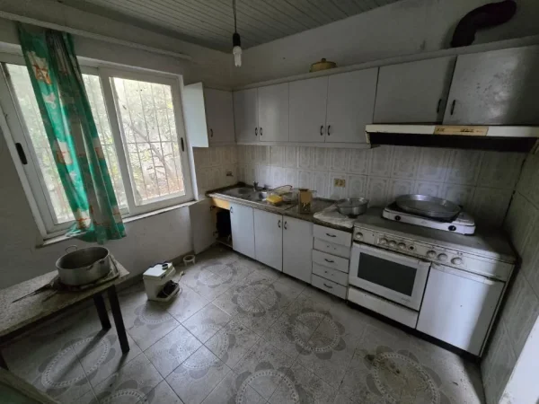 Durres, shitet shtepi 1+1 Kati 1, 107 m² 150.000 € (Durres)