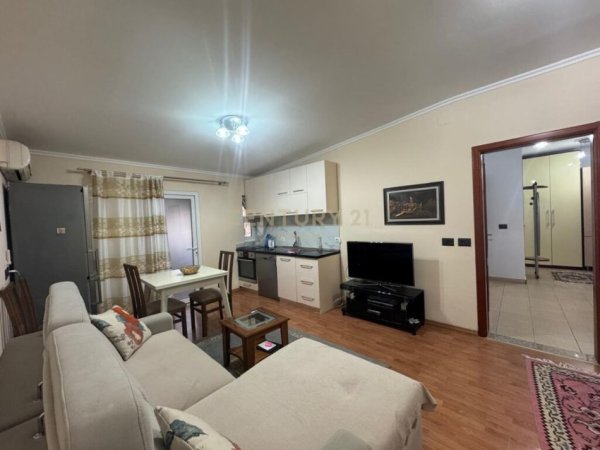 Tirane, jepet me qera apartament 2+1+Aneks+Ballkon Kati 4, 80 m² 800 € (ISH BLLOKU)