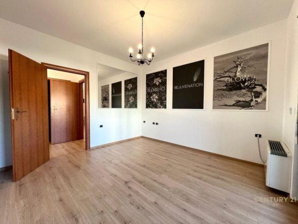 Tirane, jepet me qera zyre Kati 5, 132 m² 1.400 € (Bllok)