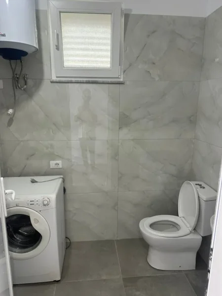 Tirane, jepet me qera apartament 1+1+Ballkon Kati 1, 60 m² 400 € (KODRA E PRIFTIT)