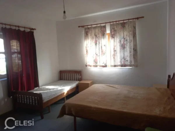 Tirane, jepet me qera apartament 3+1+Ballkon Kati 2, 120 m² 400 € (TREGU ELEKTRIK)