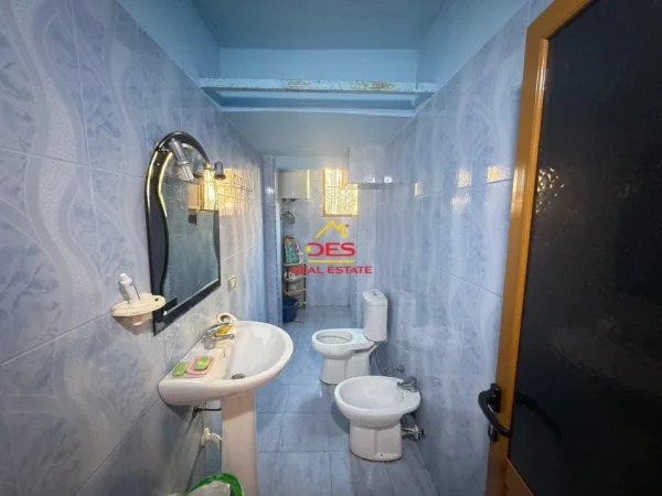 Vlore, shitet apartament 1+1+Ballkon Kati 1, 55 m² 70.000 € (Rruga Dush Strati, Vlorë)