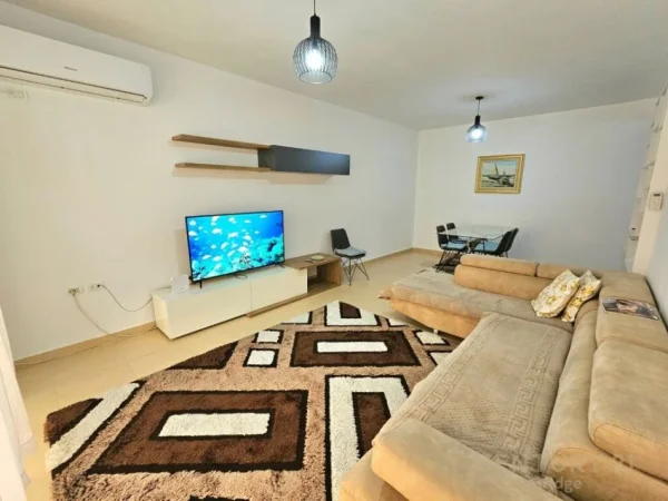 Tirane, jepet me qera apartament 2+1+Aneks+Ballkon Kati 2, 150 m² 650 € (Kopshti Botanik)