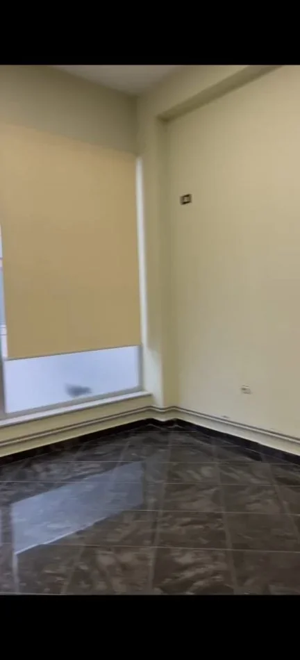 Tirane, jepet me qera zyre Kati 2, 40 m² 550 € (KOMPLEKSI DELIJORGJI)