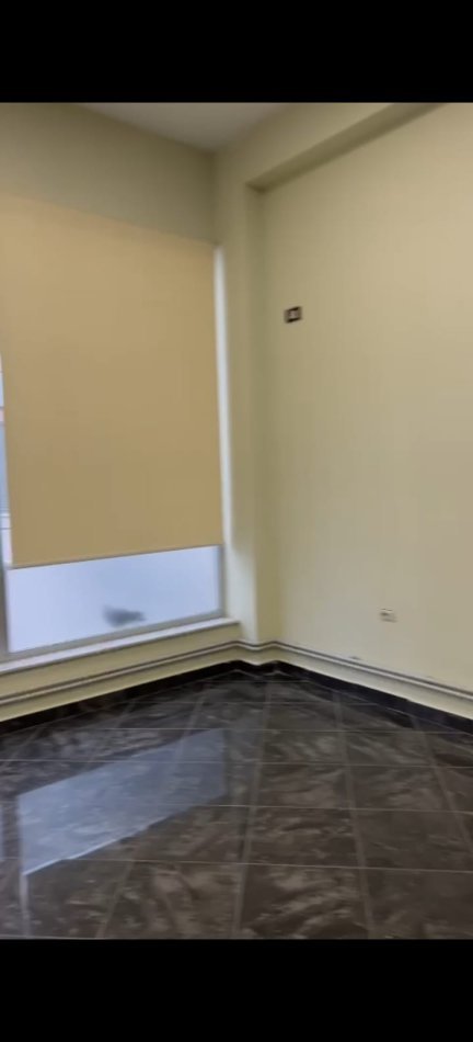 Tirane, jepet me qera zyre Kati 2, 40 m² 550 € (KOMPLEKSI DELIJORGJI)