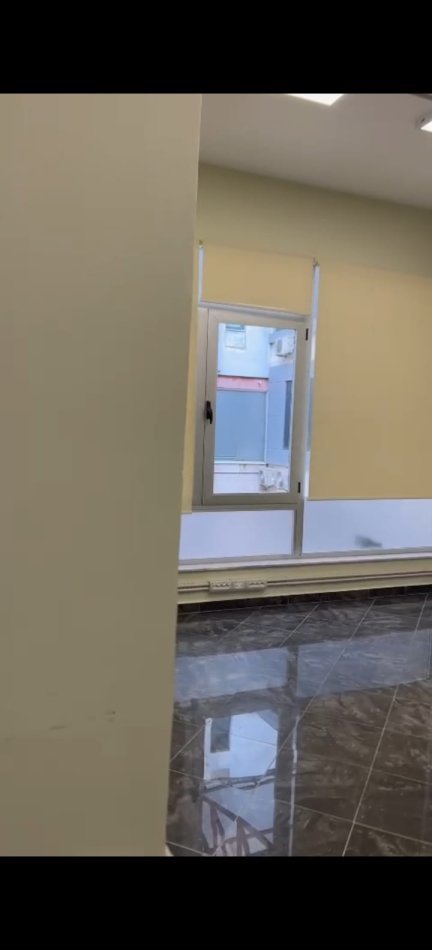 Tirane, jepet me qera zyre Kati 2, 40 m² 550 € (KOMPLEKSI DELIJORGJI)