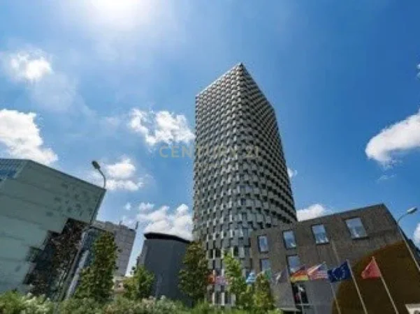 Tirane, jepet me qera ambjent biznesi Kati 1, 75 m² 1.000 € (PERBALLE HOTEL PLAZA)