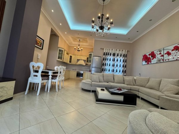 Tirane, jepet me qera apartament 2+1 Kati 5, 200 m² 700 € (Liqeni i That)