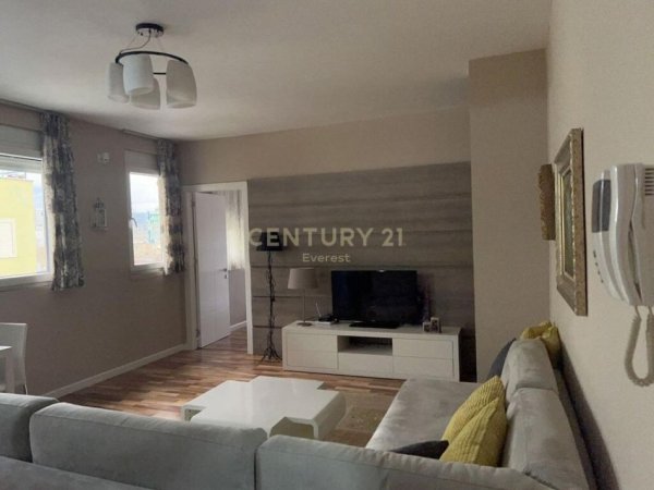 Tirane, jepet me qera apartament 1+1+Aneks+Ballkon Kati 5, 73 m² 700 € (Myslym Shyri)