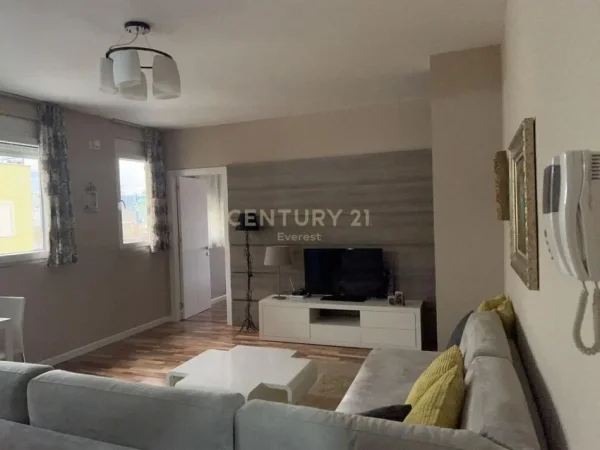 Tirane, jepet me qera apartament 1+1+Aneks+Ballkon Kati 5, 73 m² 700 € (Myslym Shyri)