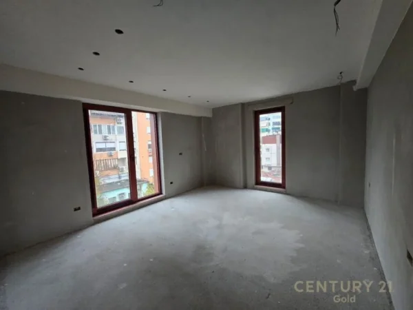 Tirane, jepet me qera apartament 1+1+Aneks+Ballkon Kati 2, 83 m² 1.500 € (Rruga e Kavajes)