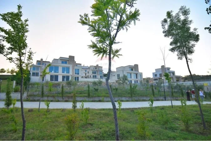 Tirane, shitet Vile 1+1 , 98 m² 195.000 € (Farke)