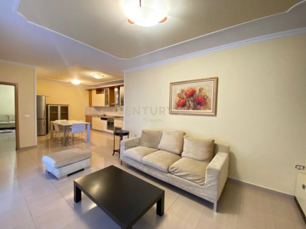 Tirane, jepet me qera apartament 2+1+Aneks+Ballkon Kati 5, 130 m² 900 € (Garda , Bllok)
