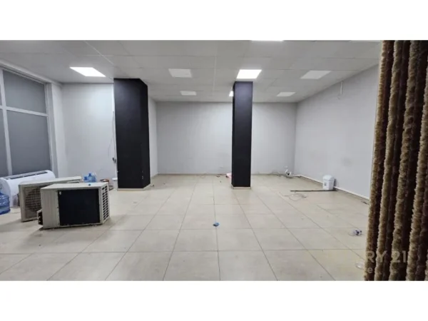 Tirane, jepet me qera ambjent biznesi Kati 1, 500 m² 2.300 € (PAZARI I RI)