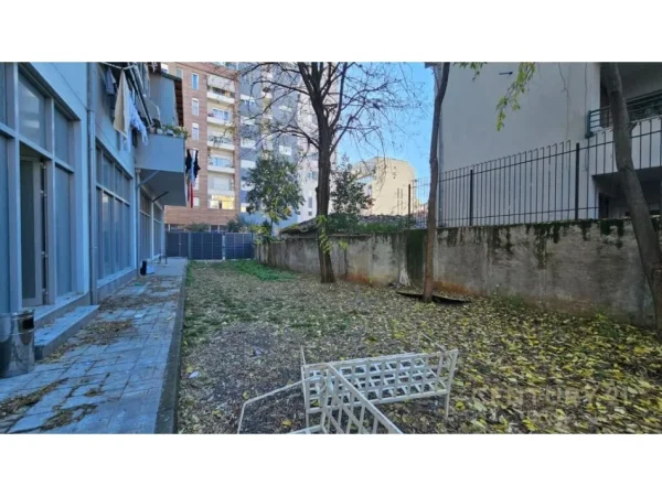 Tirane, jepet me qera ambjent biznesi Kati 1, 500 m² 2.300 € (PAZARI I RI)