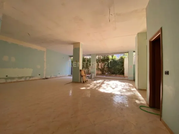 Tirane, jepet me qera ambjent biznesi , 243 m² 5.500 € (COIN)