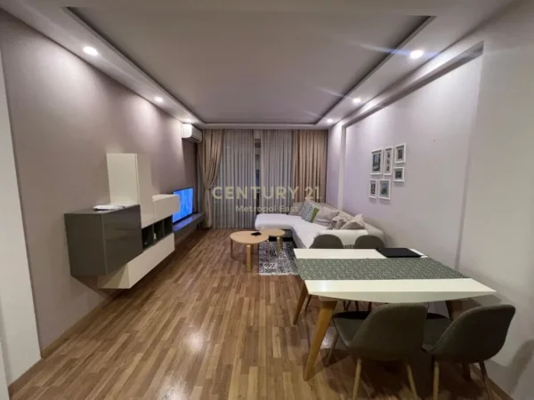 Tirane, jepet me qera apartament 1+1+Aneks+Ballkon Kati 6, 72 m² 600 € (TREGU ELEKTRIK)