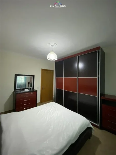 Tirane, jepet me qera apartament 2+1 Kati 4, 104 m² 450 € (astir)