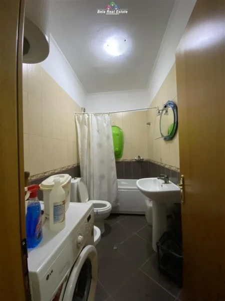 Tirane, jepet me qera apartament 2+1 Kati 4, 104 m² 450 € (astir)