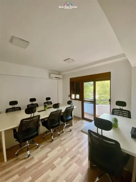 Tirane, jepet me qera zyre Kati 2, 70 m² 850 € (qender)